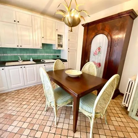 Exclusive Punta San Vigilio Villa *