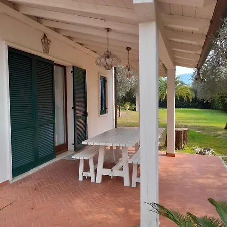 Exclusive Punta San Vigilio Villa