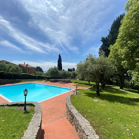 Exclusive Punta San Vigilio Villa