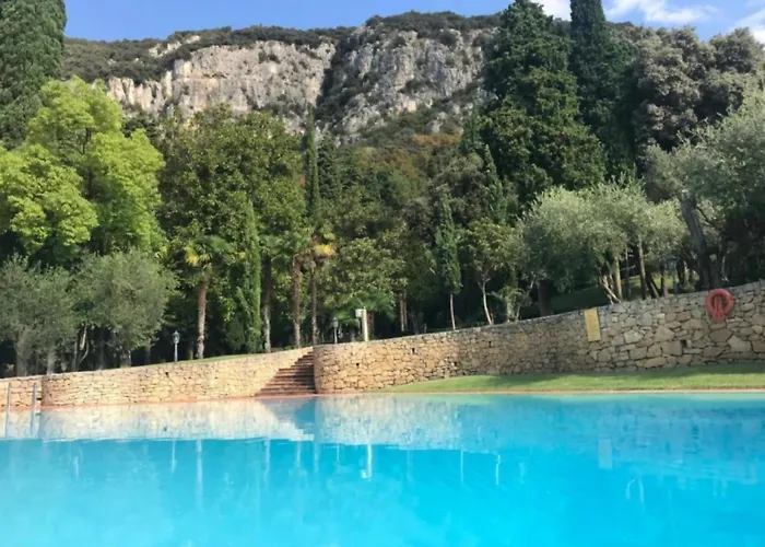 Exclusive Punta San Vigilio Villa