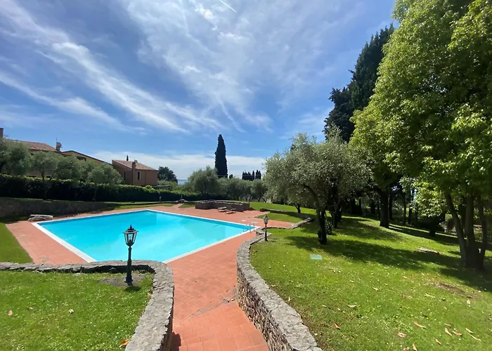 Exclusive Punta San Vigilio Villa